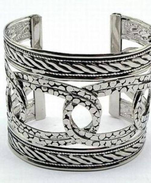 HAMMERED METAL CHUNKY SLIP-ON BANGLE................