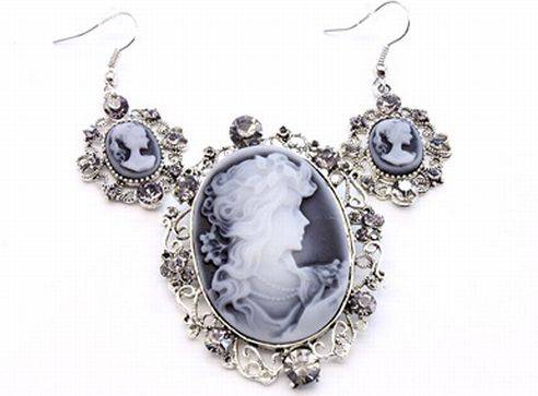 CAMEO STYLE BROOCH WITH CRYSTAL INLAYS AND MATCHING EARRINGS