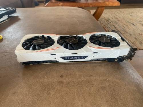 Rocking graphics card - Gigabyte Geforce GTX 1080 Ti Gaming OC Edition 11GB