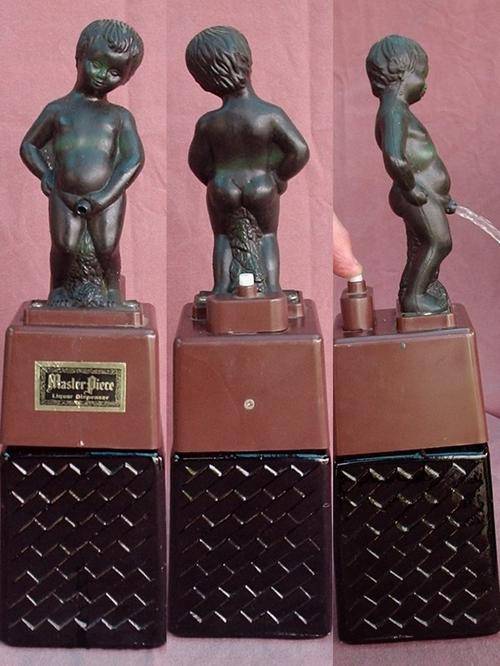 Pee Boy liquor decanter - Master Piece - Plastic boy and top 1950s - glass bottle - 