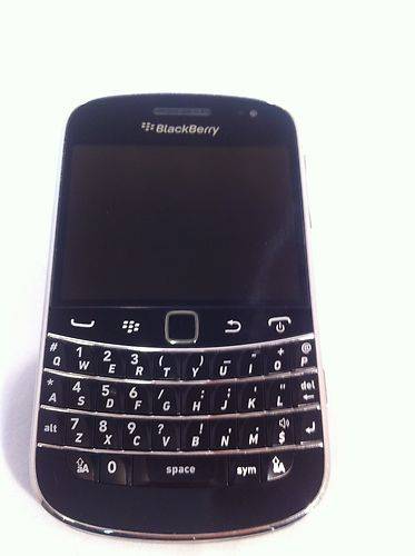 Blackberry Bold 9900 -- Mint Condition