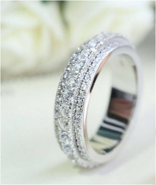 (R1200.00) ****WHITE SAPPHIRE WOMAN 925 (STAMPED) SILVER RING SIZE 9 (SA R)