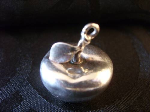 Large Sterling silver apple & chilli pepper charms - 13,1 g (together)