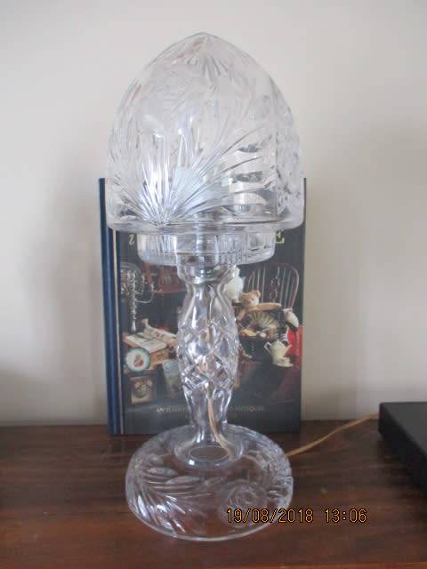 Exquisitely beautiful rose cut crystal glass lamp - 40 cm high WOW!!!