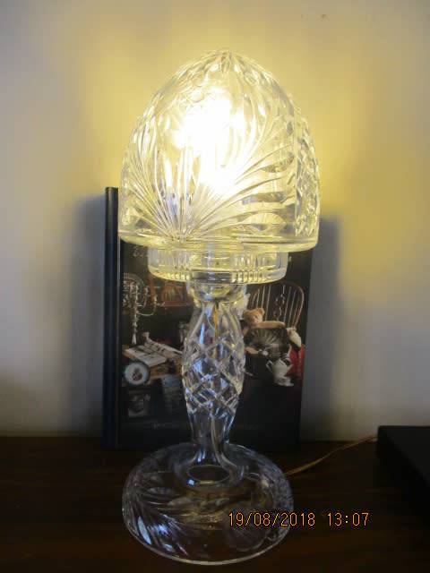 Exquisitely beautiful rose cut crystal glass lamp - 40 cm high WOW!!!