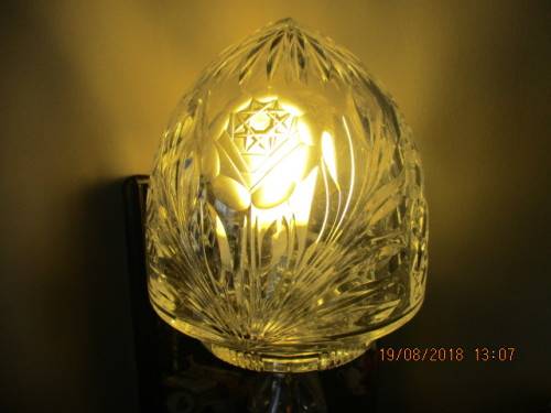 Exquisitely beautiful rose cut crystal glass lamp - 40 cm high WOW!!!
