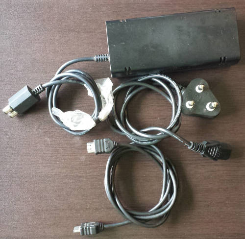 Boxed Matte Black Xbox 360 S Console 250GB + Original Controller