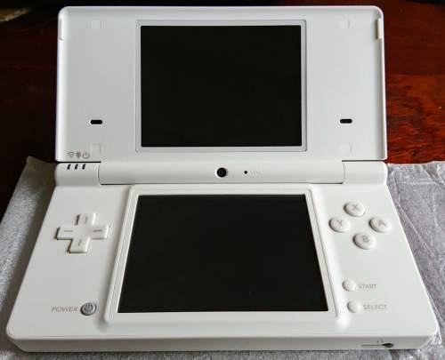 Boxed Nintendo DSi Console (White) (NTSC-J / Region Free)