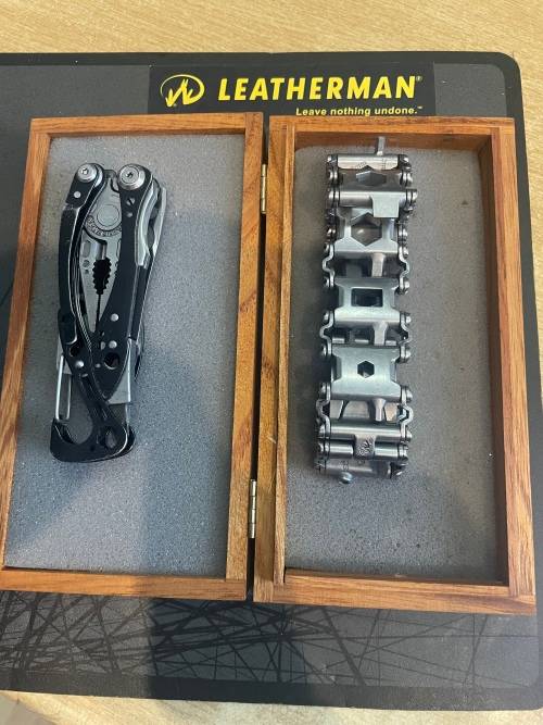 Leatherman Skeletool + Tread