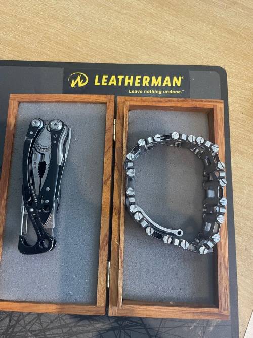 Leatherman Skeletool + Tread
