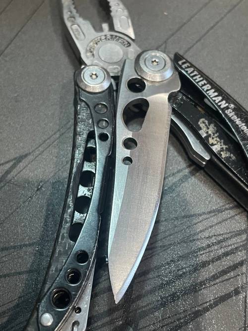 Leatherman Skeletool + Tread