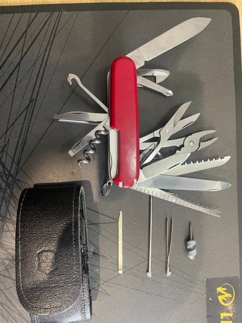VICTORINOX Swiss Champ