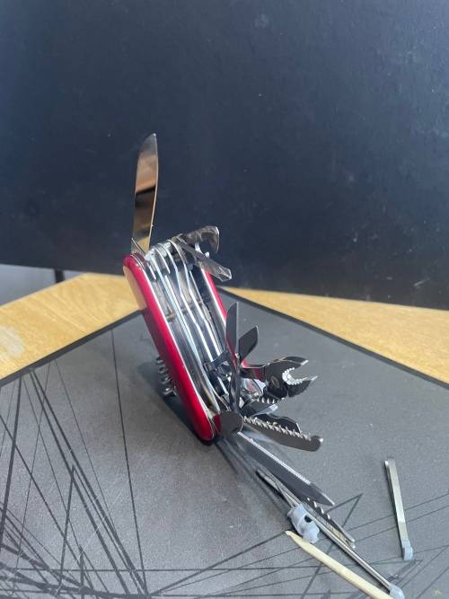 VICTORINOX Swiss Champ