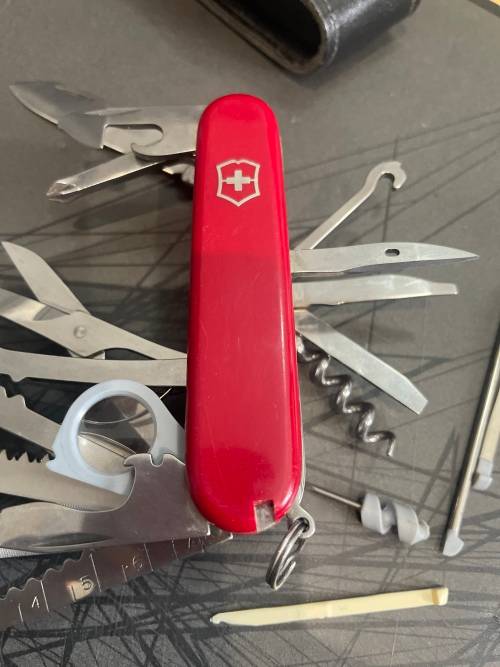 VICTORINOX Swiss Champ