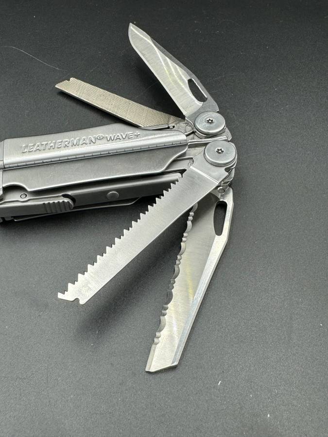 Leatherman Wave + Pouch included