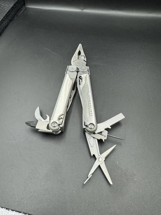 Leatherman Wave + Pouch included