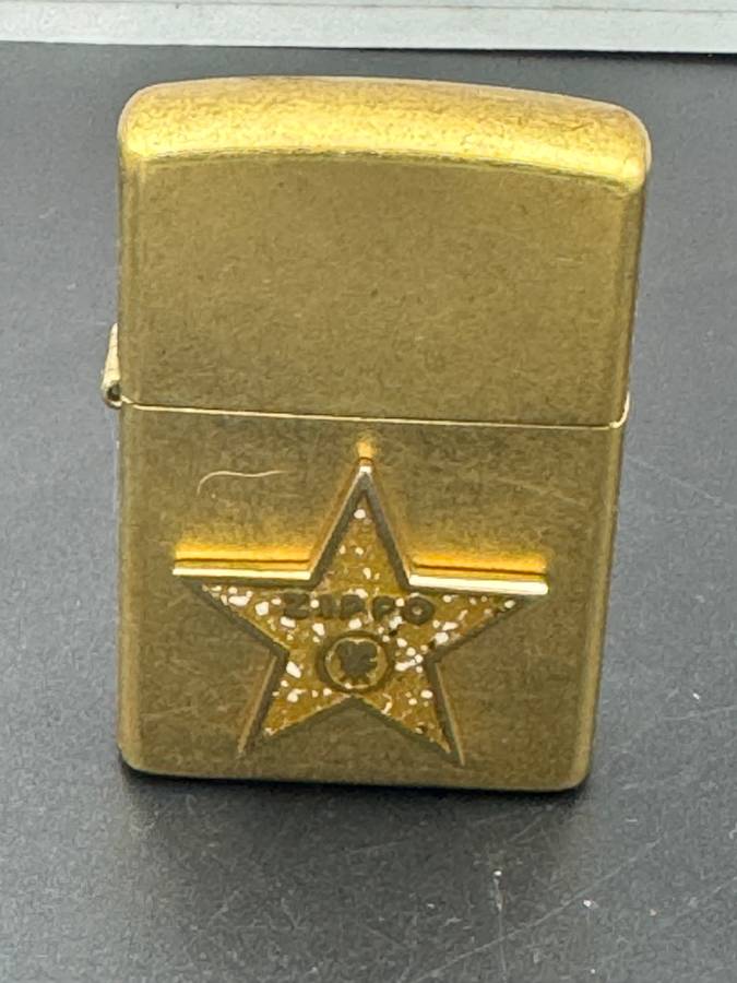 ZIPPO HOLLYWOOD'S LEADING LIGHT, A 2001 BRASS ZIPPO LIGHTER WITH APPLIED HOLLYWOOD STAR DESIGN