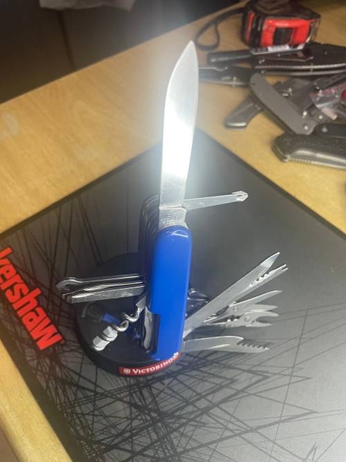 Victorinox Swiss Champ