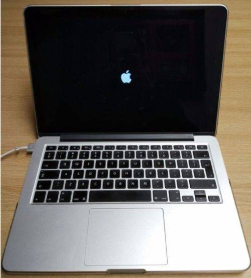 2015 Macbook Pro 13" - 8gb ram, 128gb SSD - not a scratch