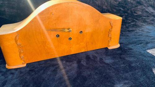!!!CRAZY R1 START BEAUTIFUL YELLOW WOOD MANTLE CLOCK!!!