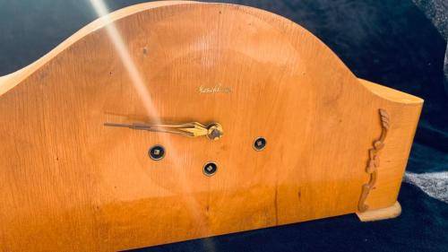!!!CRAZY R1 START BEAUTIFUL YELLOW WOOD MANTLE CLOCK!!!