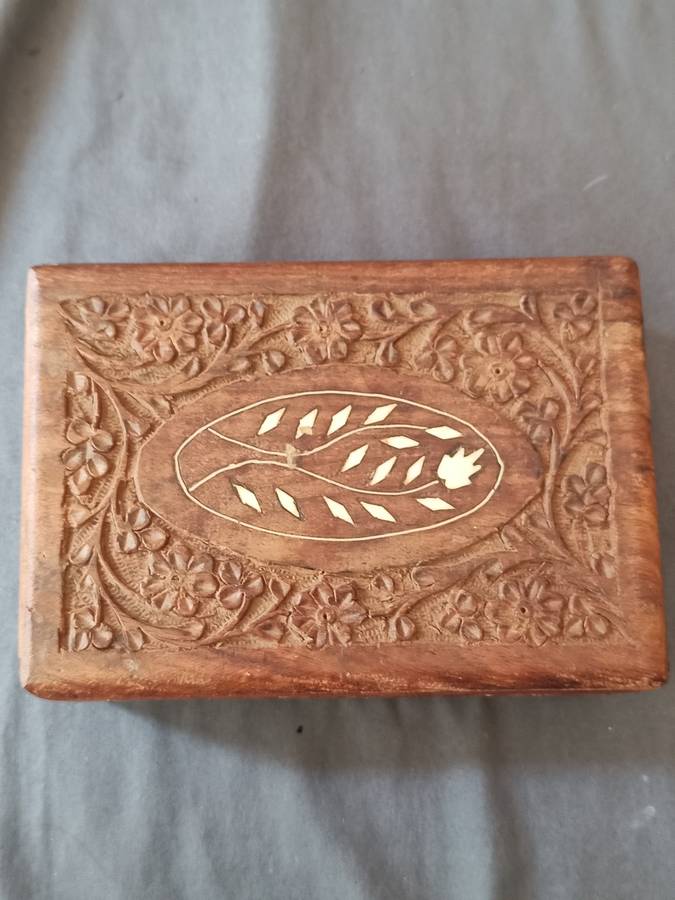 !!! Crazy R1 start !!! Wooden jewelry box with cosmetic jewelry