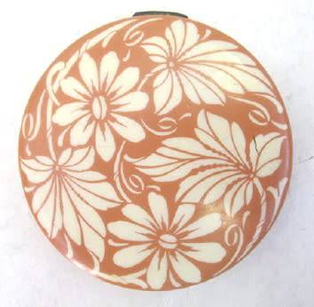 Large vintage powder compact, made in USA (REDUCED PRICE)