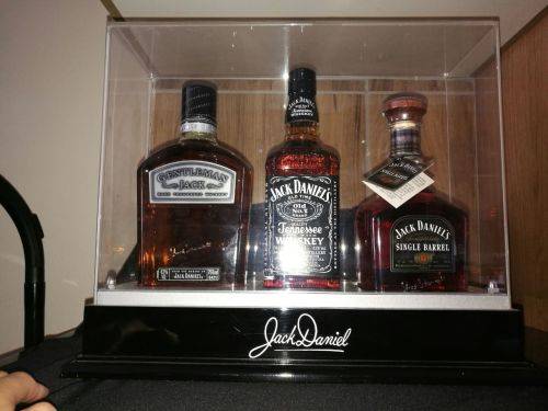 Jack Daniels 3Bottle Collecter Piece