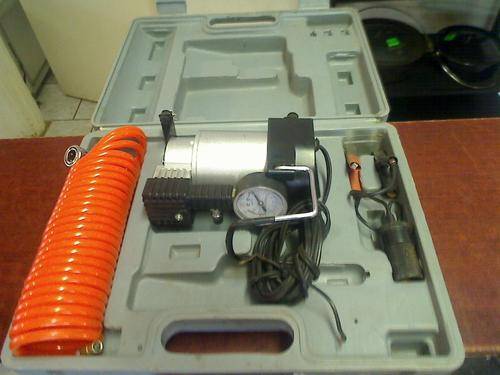 Mini air compressor 12v in case (Shipping R70)