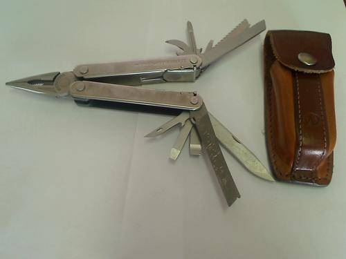 Leatherman Core + Leather Pouch (Free Shipping !!!!!)