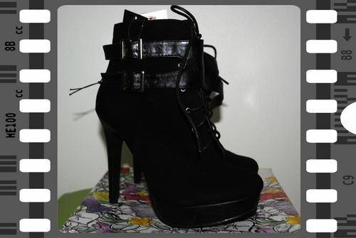 STUNNING BLACK ANKLE BOOTS WITH BUCKLE - SIZE 6