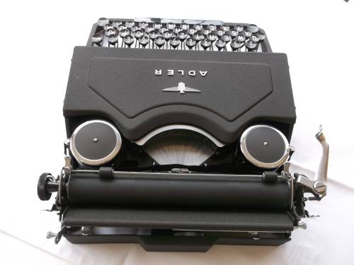 (Typewriter) ADLER tikmasjien, versamelstuk in puik toestand.