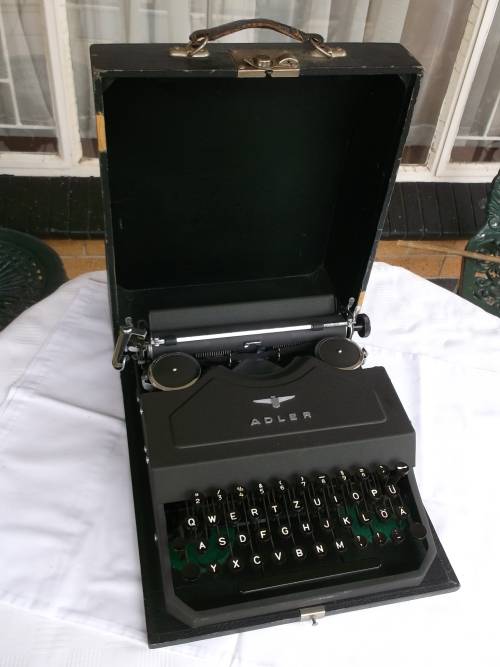 (Typewriter) ADLER tikmasjien, versamelstuk in puik toestand.