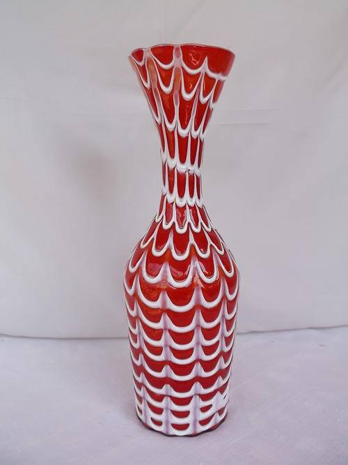 (Vase, red & white) Vaas, rooi & wit, handgemaak, pragtig.