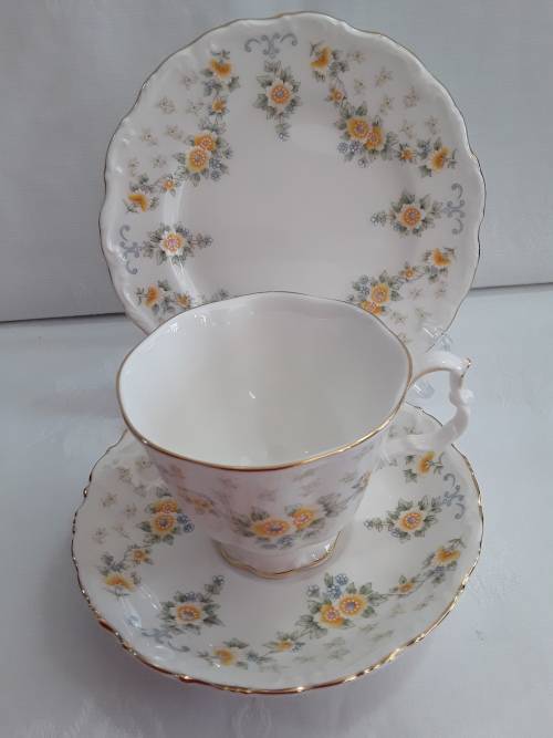 Royal Albert   ''BRONTE''    Trio