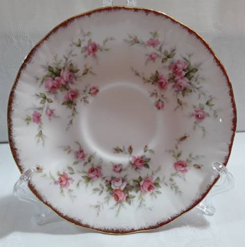 Paragon  ''Victoriana  Rose''    14 cm  Saucer