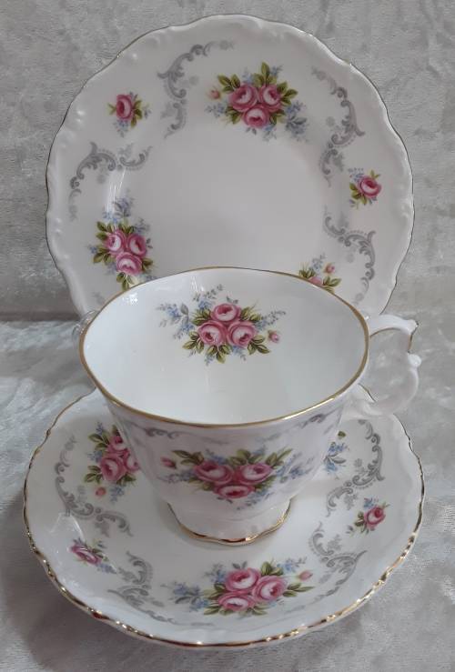 Royal Albert ''Tranquillity''  Trio
