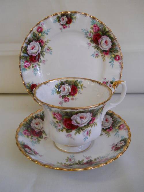 Royal Albert     '' Celebration ''   Trio