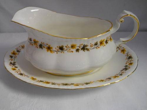 Royal  Kent  -  Gravy Boat  &  Tray