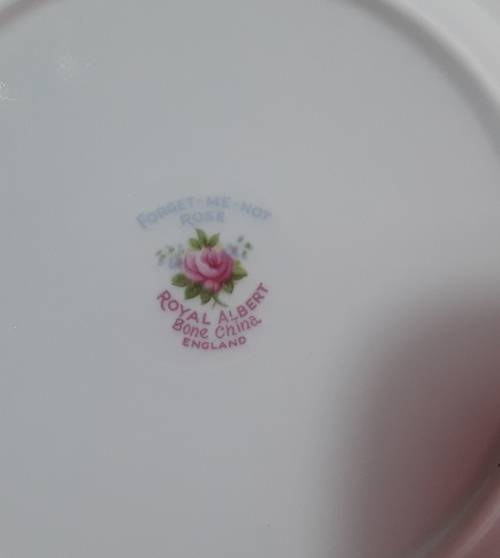 Royal Albert  -  Forget - Me - Not  Trio