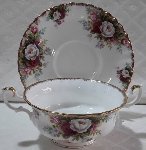 Royal Albert  -  Celebration  -  Soup coupe &  Saucer
