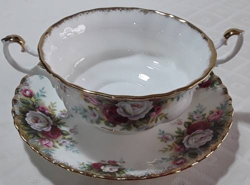 Royal Albert  -  Celebration  -  Soup coupe &  Saucer