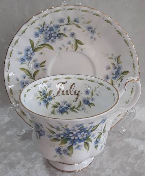 Royal Albert  -  Flower of the month  -  July Duo