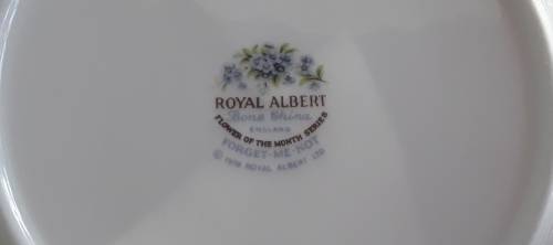 Royal Albert  -  Flower of the month  -  July Duo