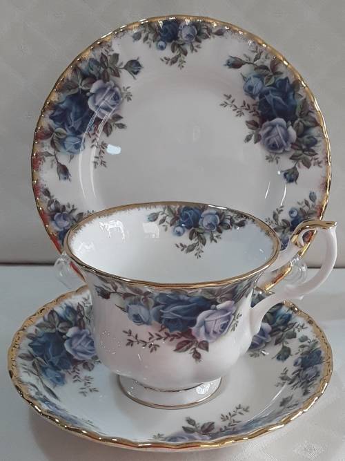 Royal Albert  ''Moonlight Rose''    Trio.