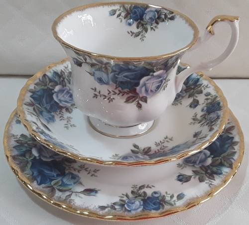 Royal Albert  ''Moonlight Rose''    Trio.