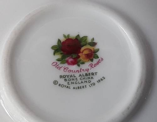 Royal  Albert  ``Old Country Roses``   Miniature  Duo