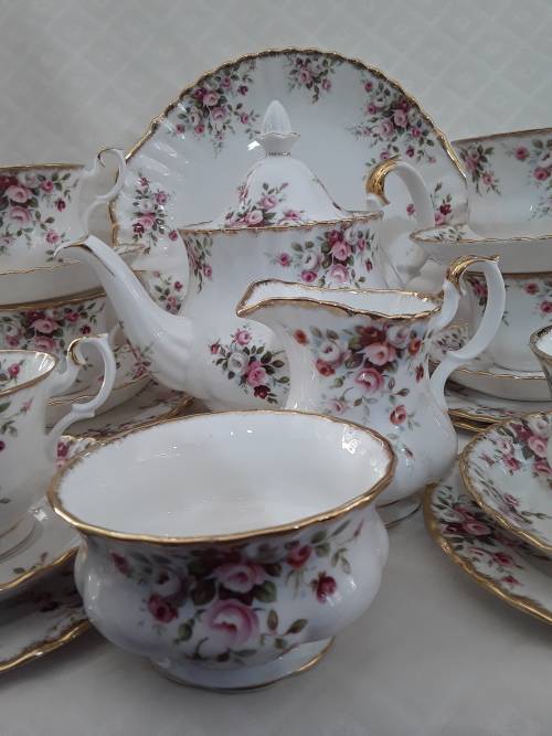 Royal    Albert     ``COTTAGE  GARDEN``   23pc  Tea  Set