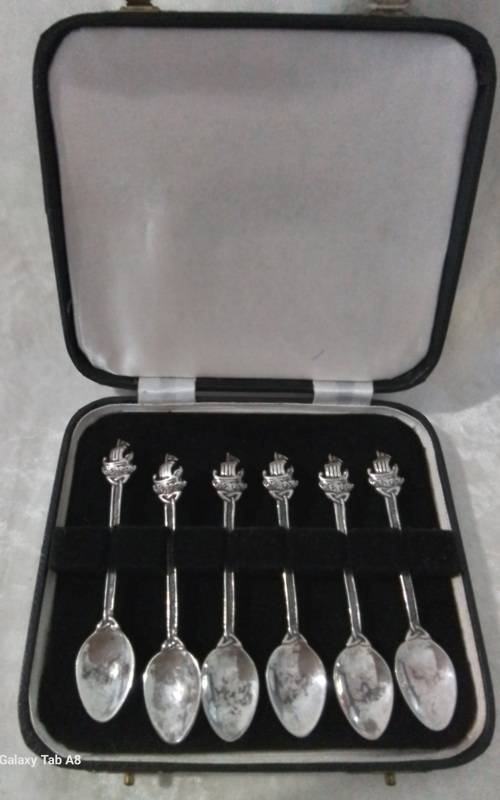 EDINBURGH  SILVER   -  Cased  Set 6  Boat  Finial  Coffee  Spoons