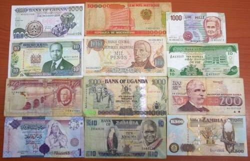 *CRAZY R1 START* Lot of 12 international bank notes - bid per note